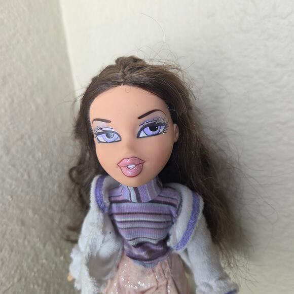 Bratz Wintertime Wonderland Dana Doll with accessories | eBay Vintage 2003 Bratz Wintertime Wonderland Dana Doll + Outfit